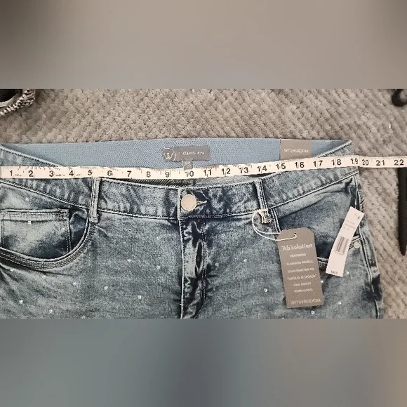 Wit & Wisdom Bennett Skyrise Rhinestone Barely Boot Jeans Size 18W NWT - Picture 6 of 11